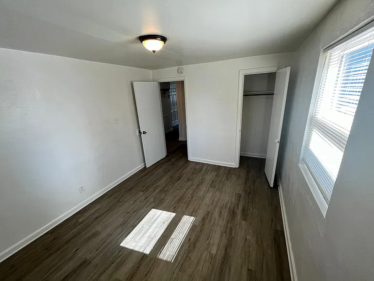 21 Chamberlin Ave W #B — Photo 9