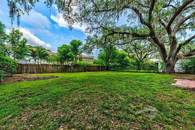 Magnolia Dr — Photo 14