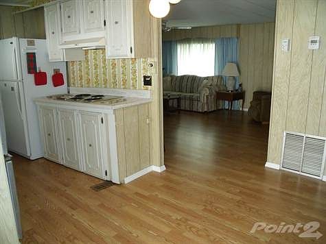 LAMINATE FLOORS