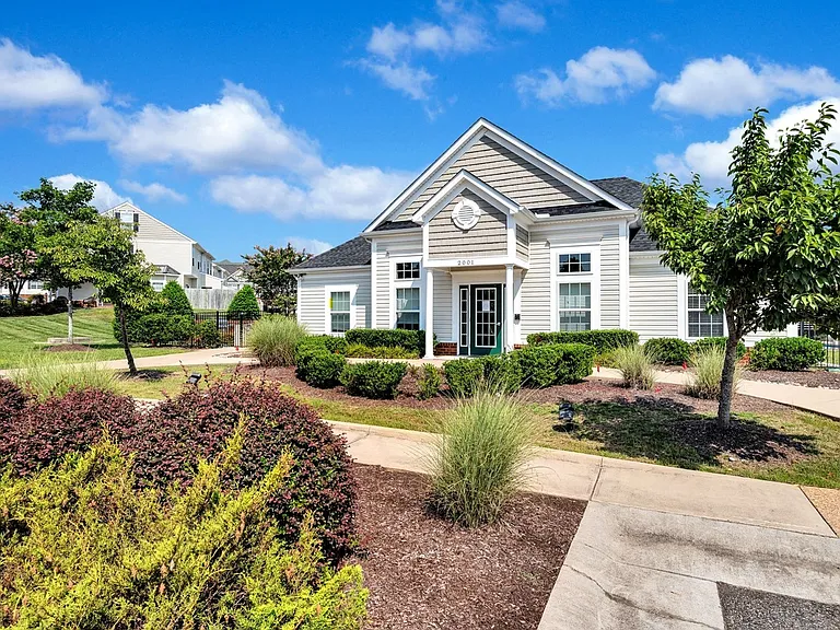 Rivermont Crossing Townhomes & Apartments — Photo 16