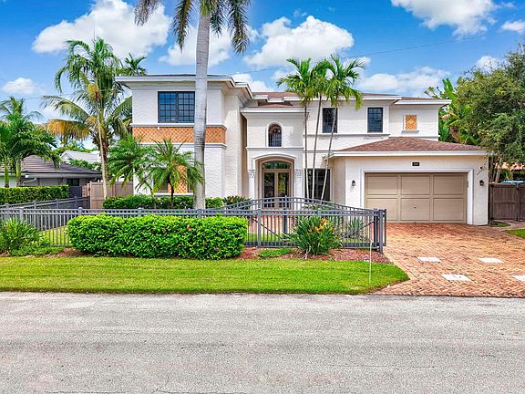 2nd image of 260 NE Wavecrest Ct