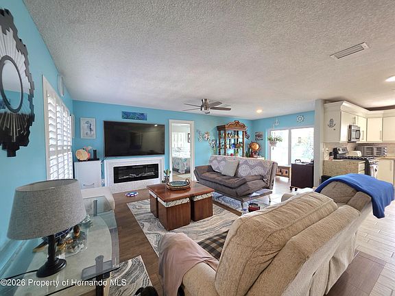 4th image of 9040 Bay Dr