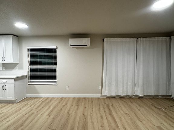 4th image of 7414 N Albina Ave