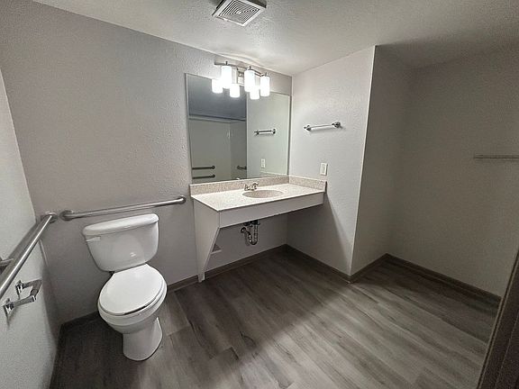 3rd image of 2116 Leavenworth St #2137-705