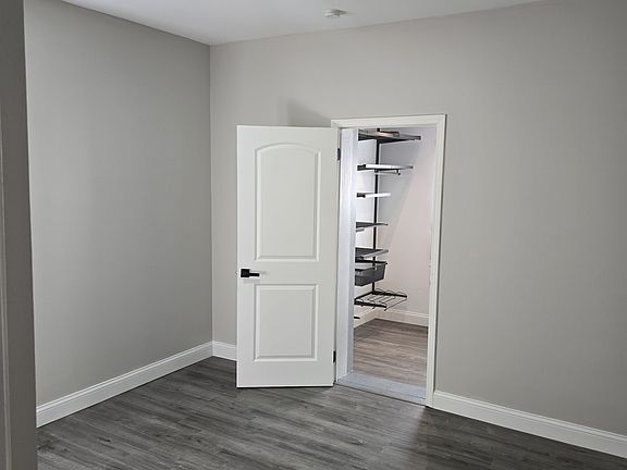 3rd image of 3232 Henrietta St APT 1W