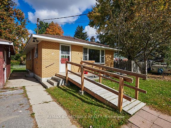 4th image of 4 Davidson St W