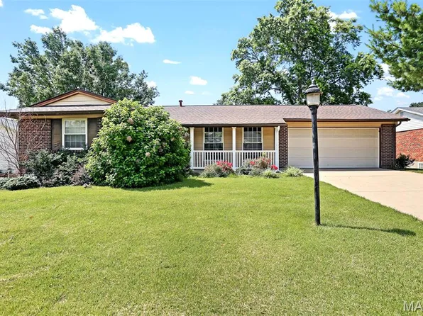 11826 Park Ct, Maryland Heights, MO 63043