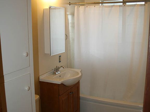 4th image of 824 3rd St NE APT 1