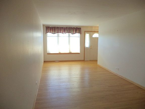 3rd image of 11433 S Laramie Ave