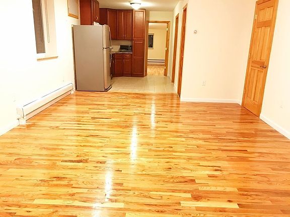 5th image of 1220 31st Dr APT 1L
