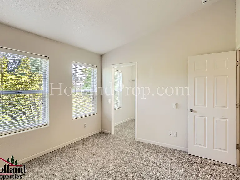 222 NE 76th Ave — Photo 17