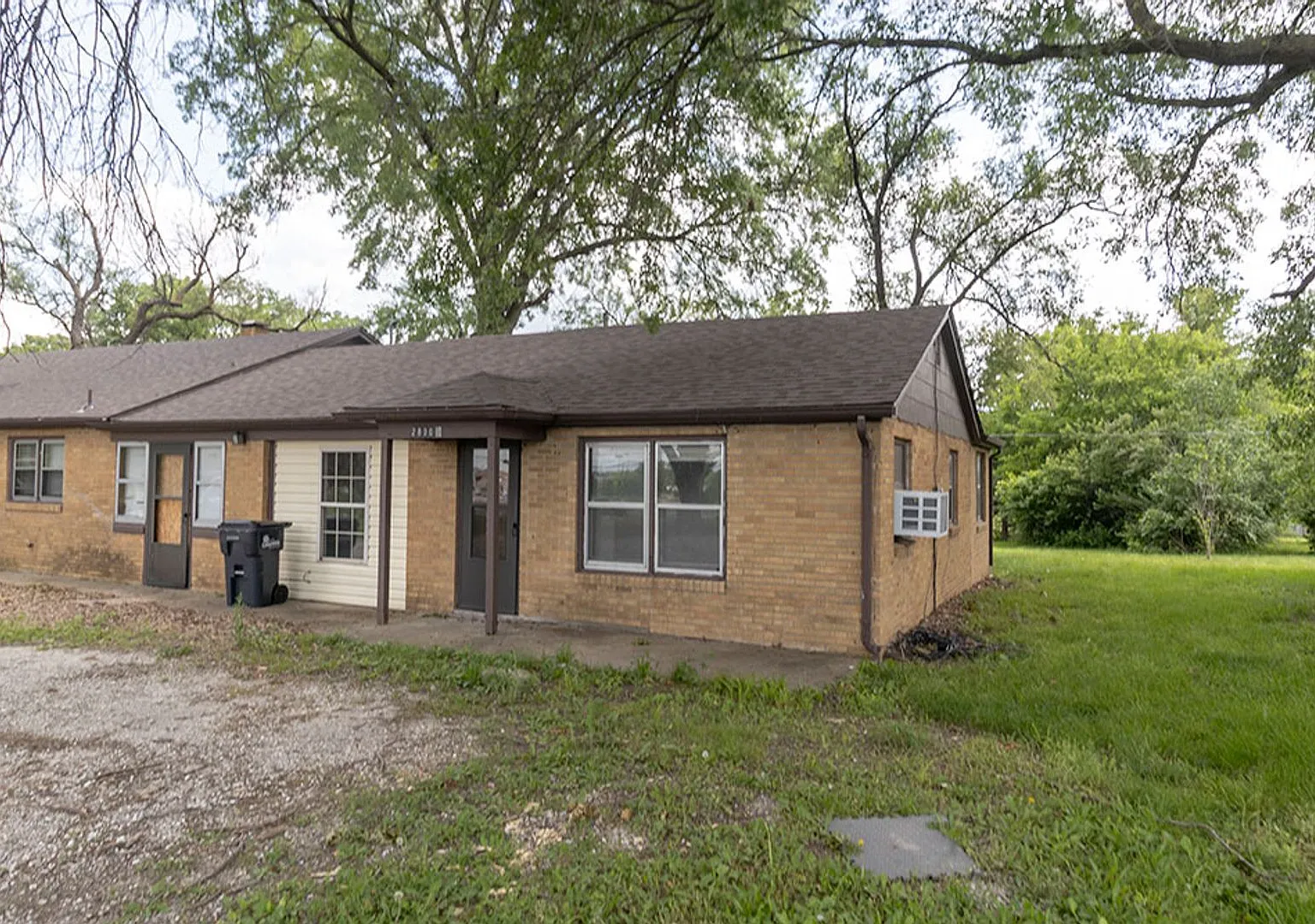 Fully Remodeled 3 Bedroom Duplex — Photo 1
