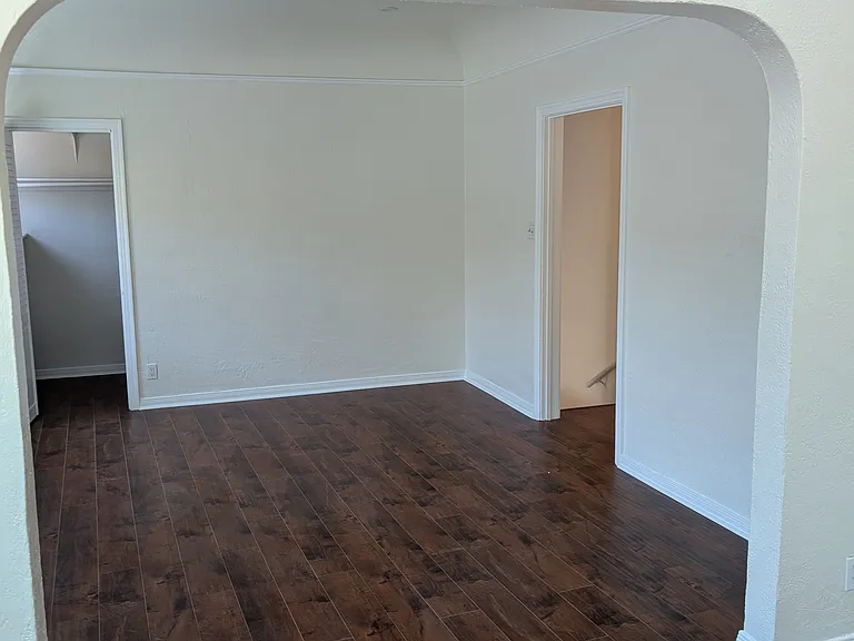 1054 1/2 S Carmona Ave #1 — Photo 4