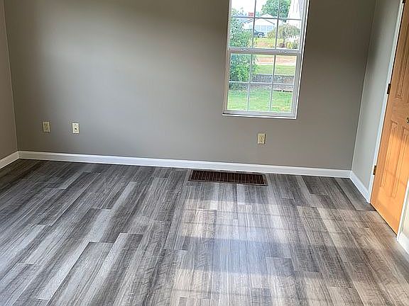 5th image of 1325 Pauls Ln