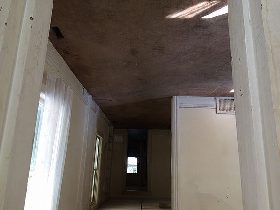4th image of 156 Hall St