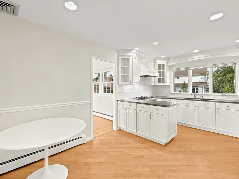 60 Oakland Ave — Photo 23