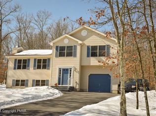 4349 E Pine Ridge Dr, Bushkill, PA 18324