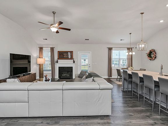 5th image of 208 Doe Meadow Ln