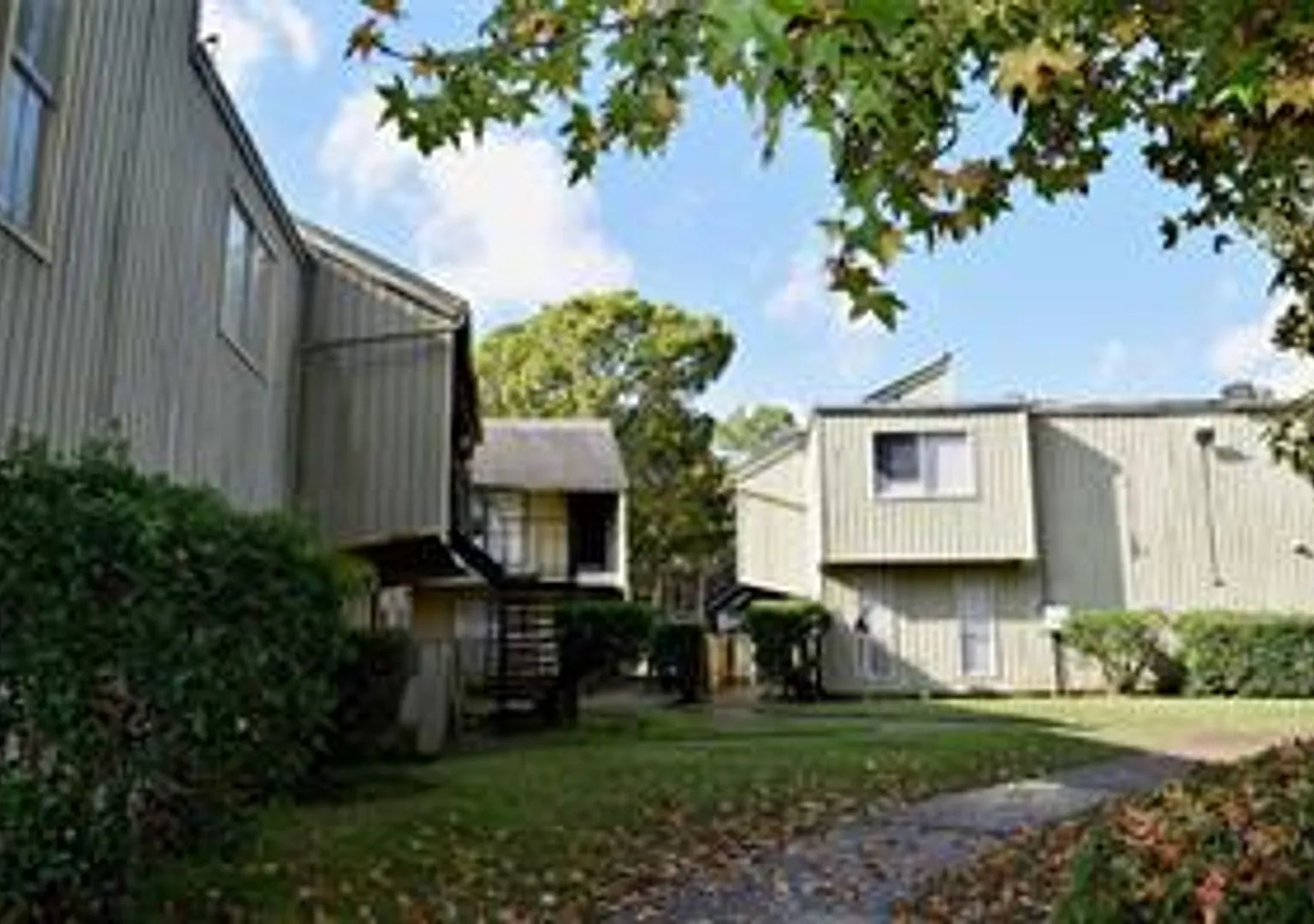 2 bed/ 2 bth first floor unit — Photo 4