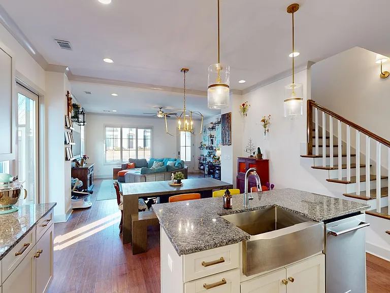 7075 Fain Park Dr — Photo 10