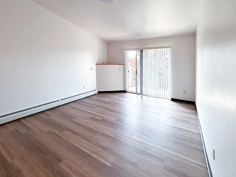 College Avenue Apartments — Photo 10