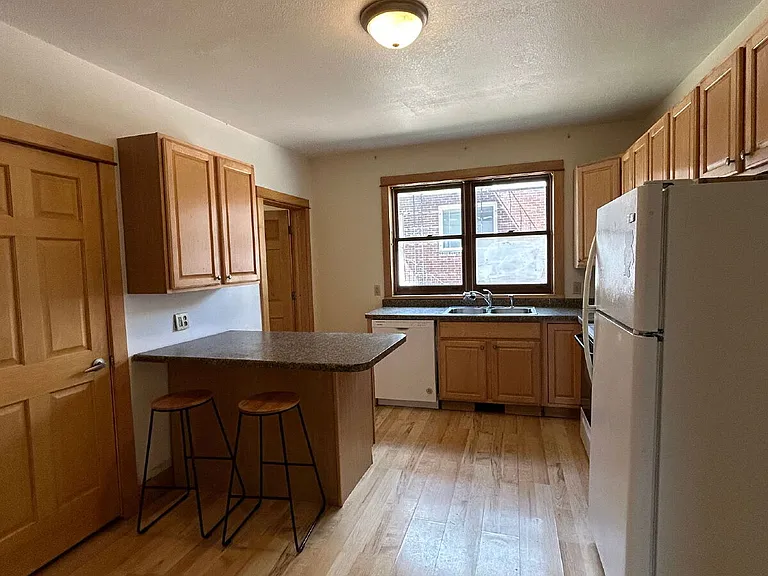410 5th Ave — Photo 2