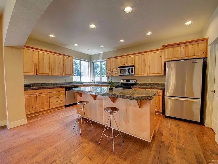 62995 Fresca St — Photo 10