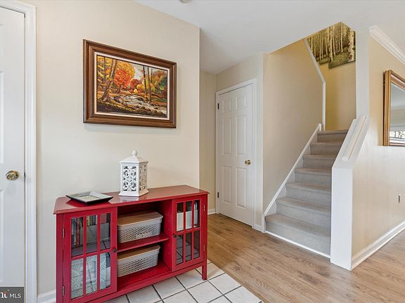 3rd image of 100 Knollwood Ct