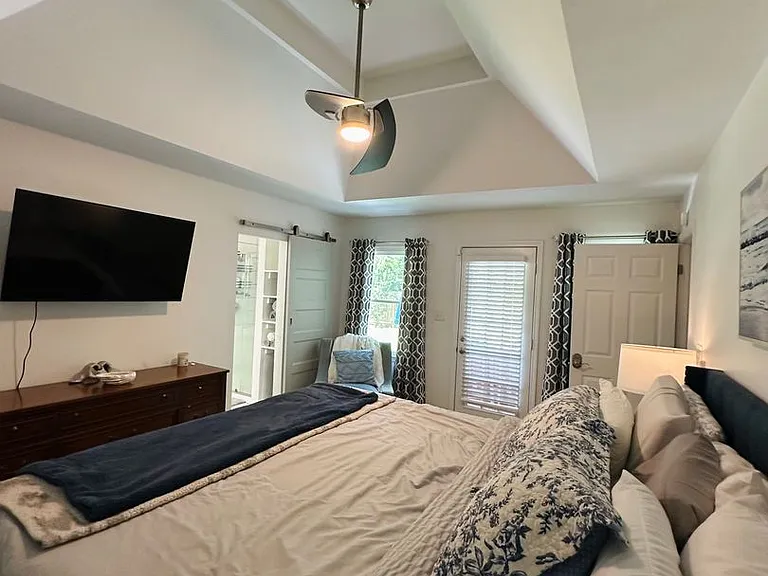 103 Meadow Creek Dr — Photo 33