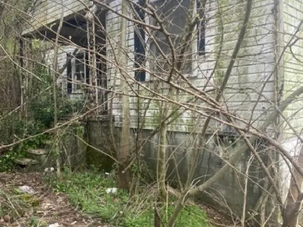 216 7th St, Midfield, AL 35228