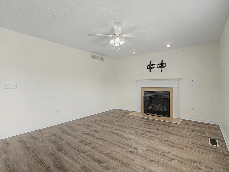 7973 Seabury Ct — Photo 11