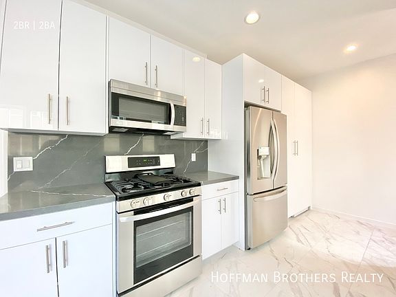 3rd image of 1407 N Laurel Ave