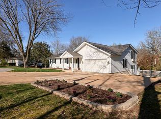 438 Iris Ln, Saint Louis, MO