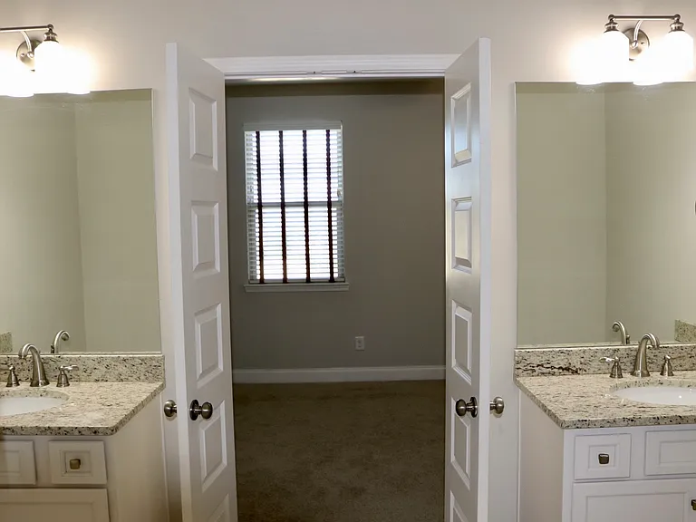 2595 Wellesley Square Dr — Photo 17
