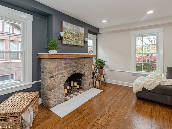 4th image of 113 S Charlotte St