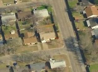 302 Forrest Hill Ln, Grand Prairie, TX 75052