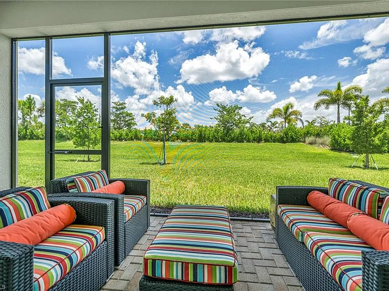 12445 Dahlia Ct — Photo 5