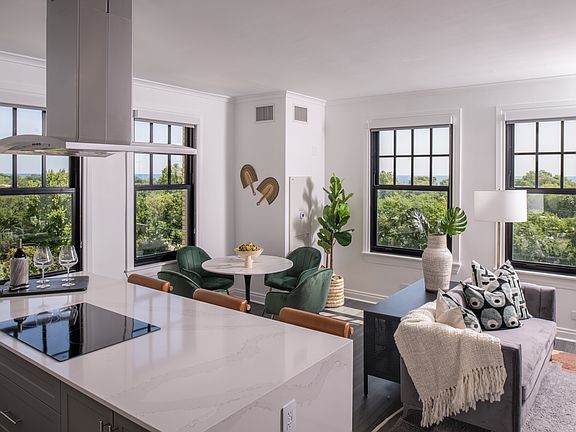 5th image of 2330 N Lincoln Park W #1017