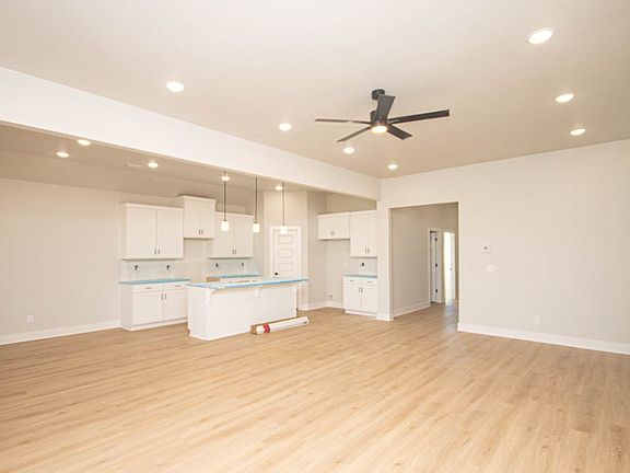 4th image of 3806 SW Pinecrest Dr