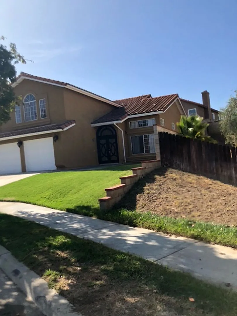 Absolutely stunning, decked out pool home in Corona won't last! — Photo 3