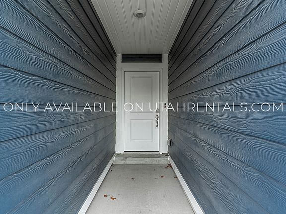 3rd image of 1112 E Pilot St