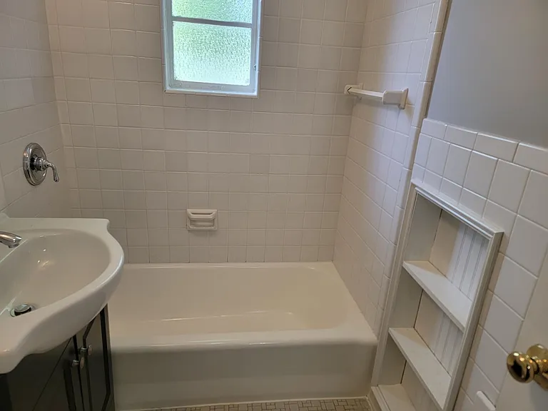 Full Bath with Shower/Tub Combo