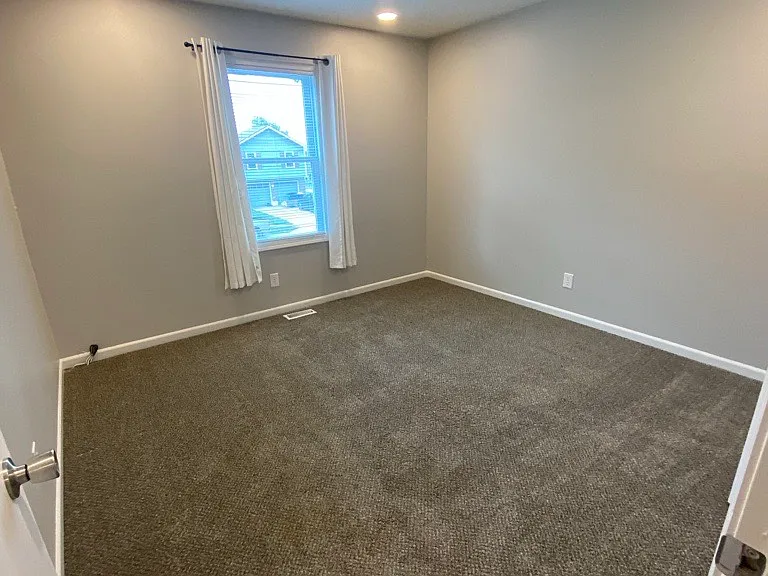 315 Lakeland Dr — Photo 6