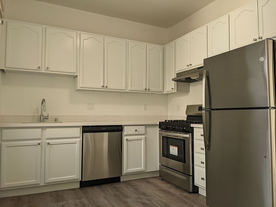 1st image of 140 Julian Ave #201