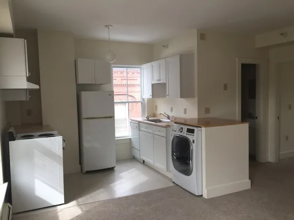 9 State Street, 9 State St APT 3C, Windsor, VT 05089