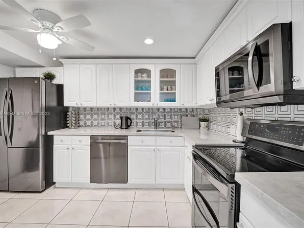 4200 Hillcrest Dr APT 915, Hollywood, FL 33021