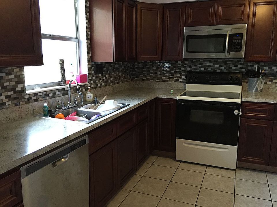 1st image of 1203 Pine Tree Dr