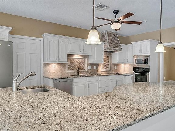 3rd image of 765 Bear Creek Cir