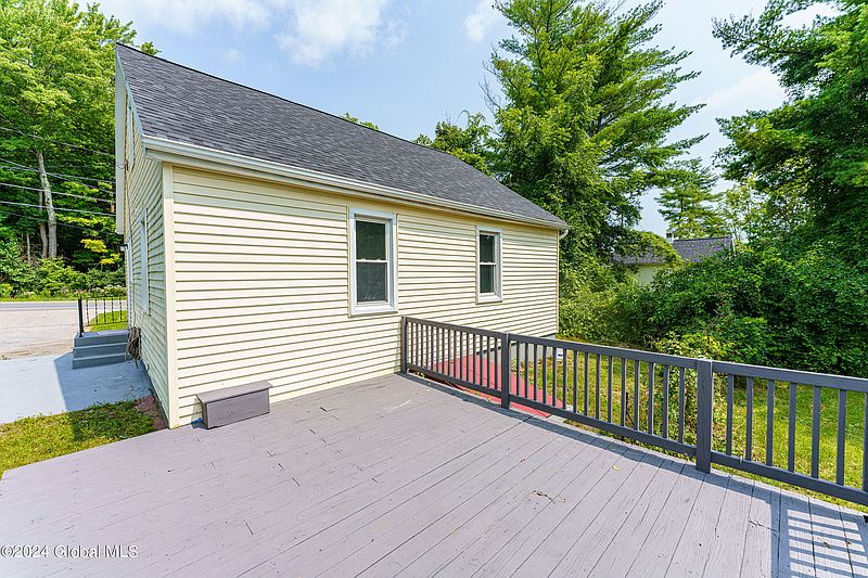 5th image of 211 Northline Road