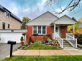 28 Irvington Cres, Toronto, ON M2N 2Z1